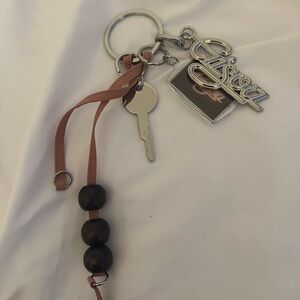 Limited edition gisou Miami-pop up keychain 🌴🌞🍸🩷